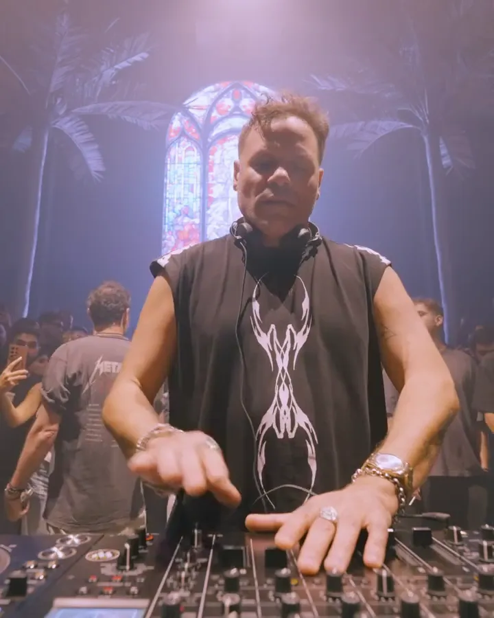 MRAK showcasing CAPITALIST